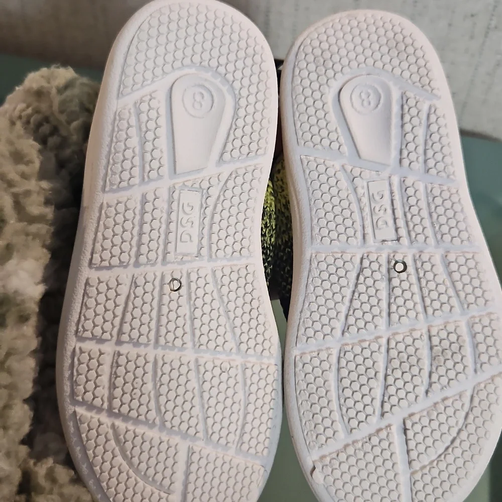 DSG Direct Youth Knit Water Shoes: BLACK/VOLT: NEW WITH TAGS: SIZE 8